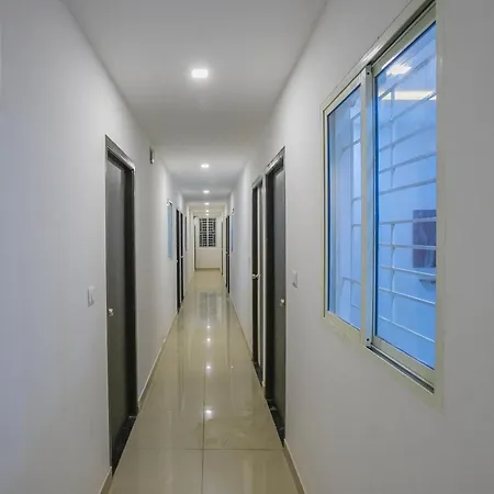 Super Hotel O Varcity Phi Premium Pavilion ,Above Hdfc Bank ,Near Anjaneya Temple Madiwala, Hosur Main R